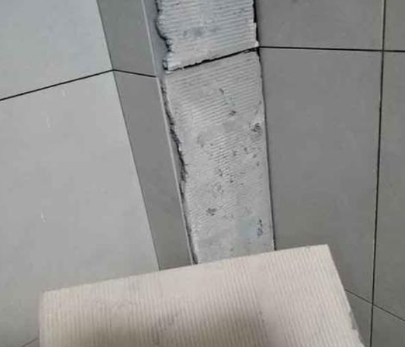 海珠瓷砖空鼓维修公司分享下厨房瓷砖脱落的补救措施。